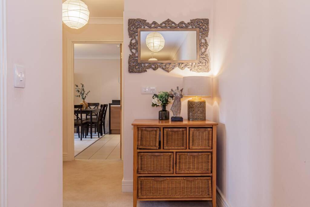 Modern And Chic City Centre Apartment With Parking Oxford Eksteriør bilde