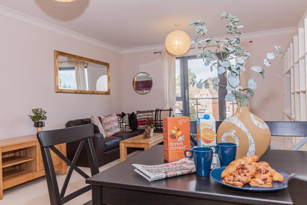 Modern And Chic City Centre Apartment With Parking Oxford Eksteriør bilde